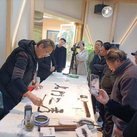 点击新窗口打开